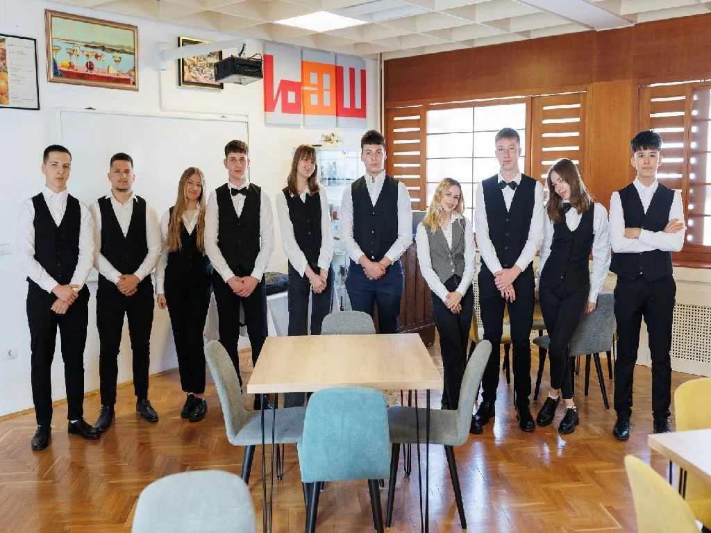 Uručenje čeka učenicima Hotelijersko-turističke i ugostiteljske škole