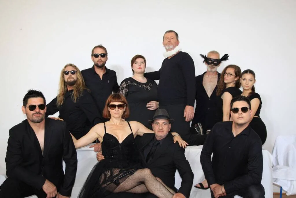 Glumci Dragon teatra tijekom izvedbe "Sna Ivanjske noći" na Salima