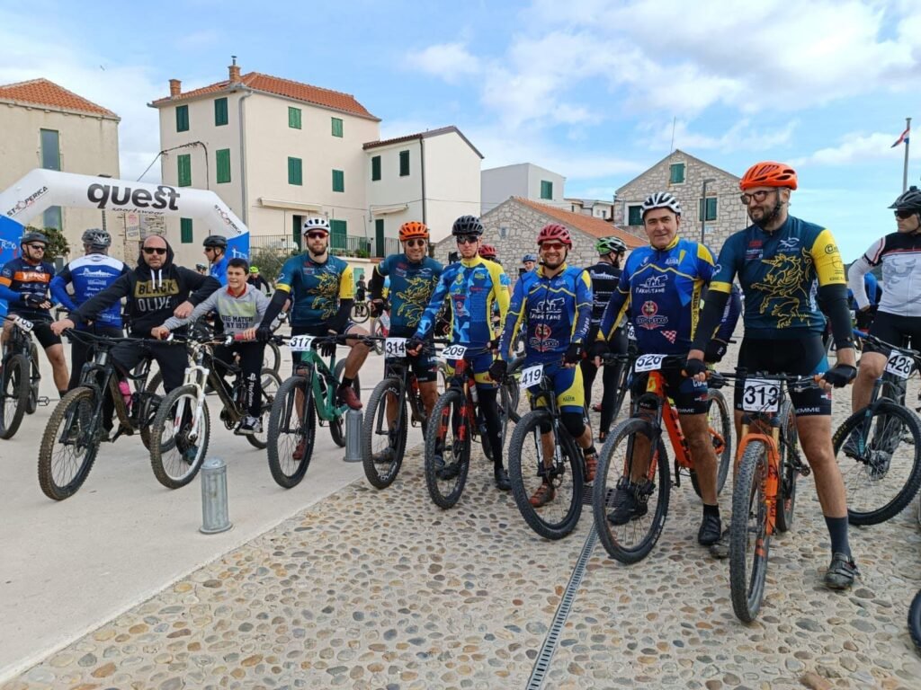 MTB natjecatelji na stazi kroz park prirode Vransko jezero