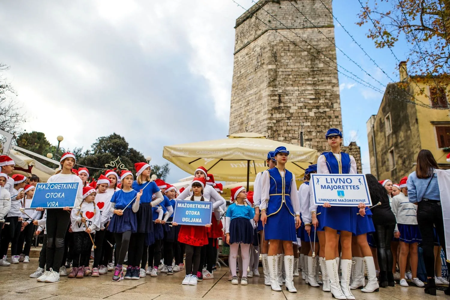 Mažoretkinje Na Trgu