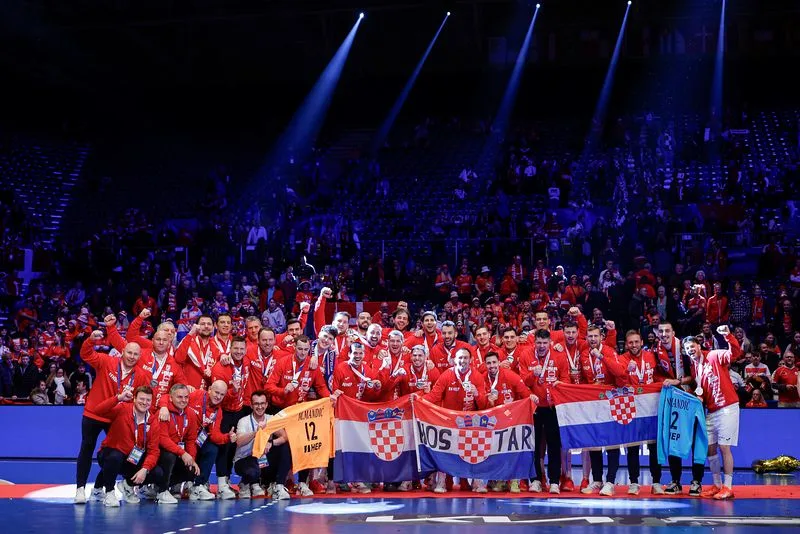Hrvatska rukometna reprezentacija sa srebrnom medaljom