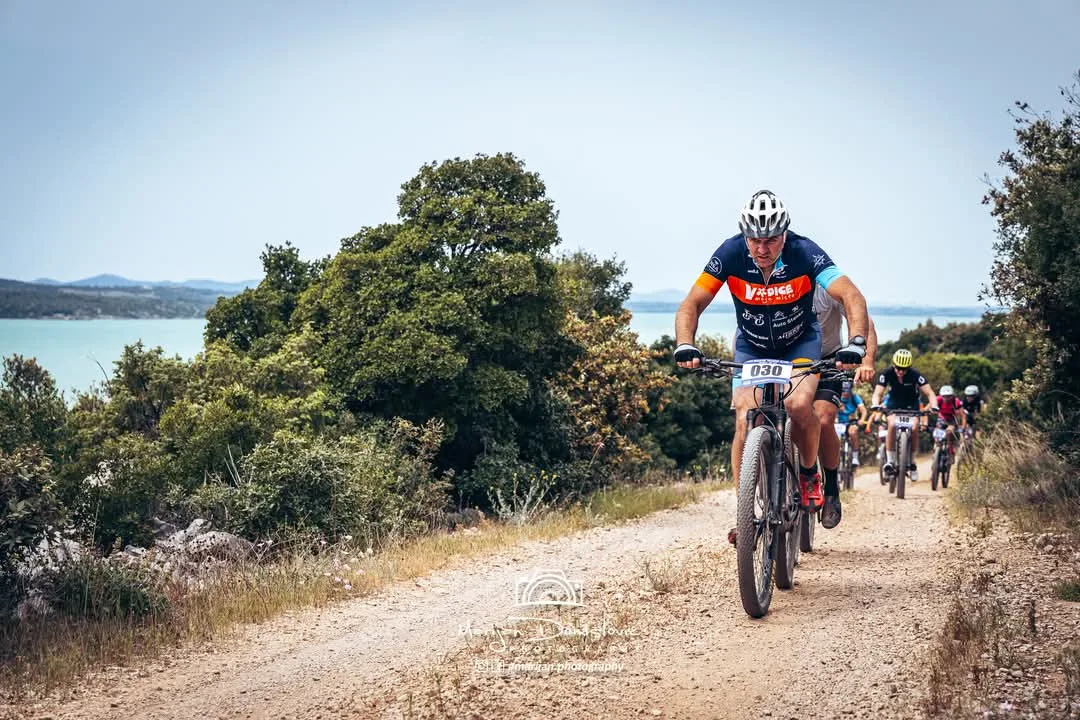 mtb-maraton-vransko-jezero-2025-biciklisti-pakostane