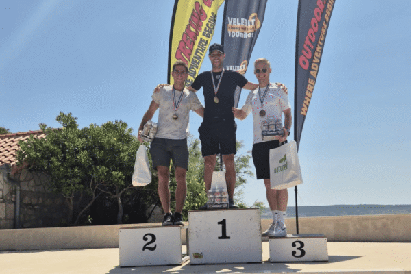 Filip Buturić na cilju utrke Velebit Trail Paklenica 2025. nakon osvojenog drugog mjesta