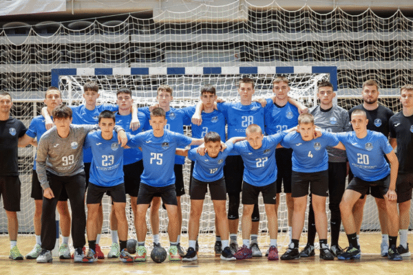 Ekipna fotografija rukometnog kluba Zadar 2013 nakon osvajanja naslova prvaka Hrvatske U15