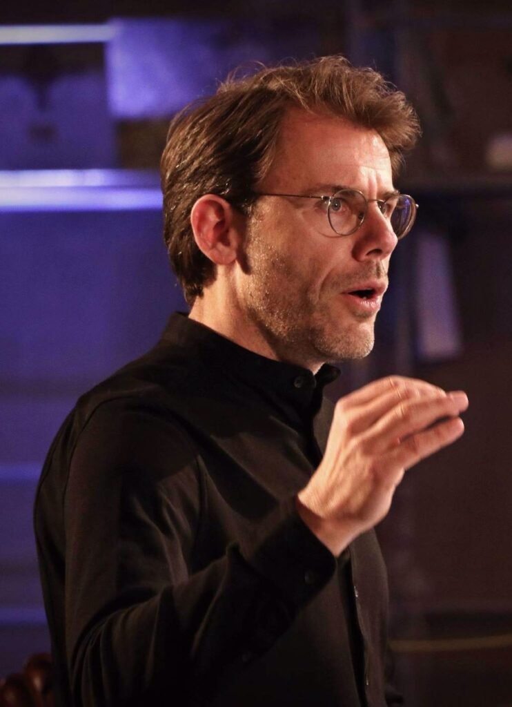 Zadarski komorni orkestar nastupa u crkvi sv. Krševana u Zadru pod ravnanjem Tomislava Fačinija