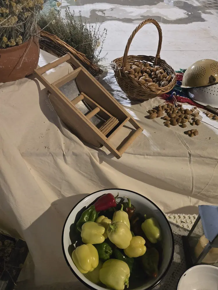 Posjetitelji uživaju u tradicionalnim jelima na manifestaciji Dragarske bumbete u Dragama