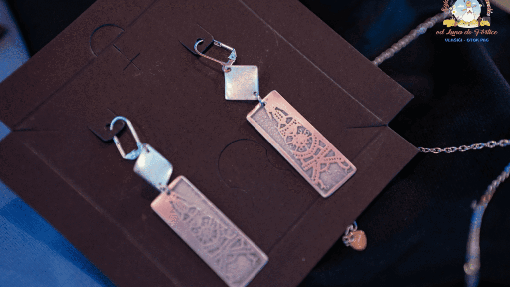 Sajam otočnih proizvoda u Vlašićima na otoku Pagu s izlagačima i posjetiteljima