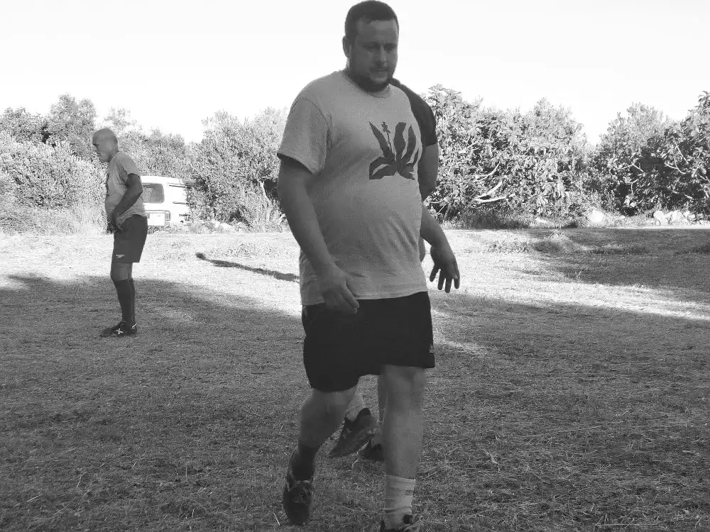 Mještani Božave tijekom utakmice Stori Mlodi 2025. na improviziranom igralištu