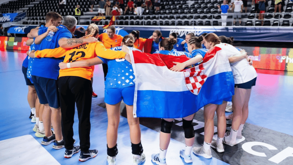 hrvatska ženska kadetska reprezentacija ostvarila je veličanstveni uspjeh na U17 Europskom prvenstvu u Crnoj Gori. Po prvi put u povijesti, jedna hrvatska ženska rukometna selekcija igrala je finale velikog natjecanja
