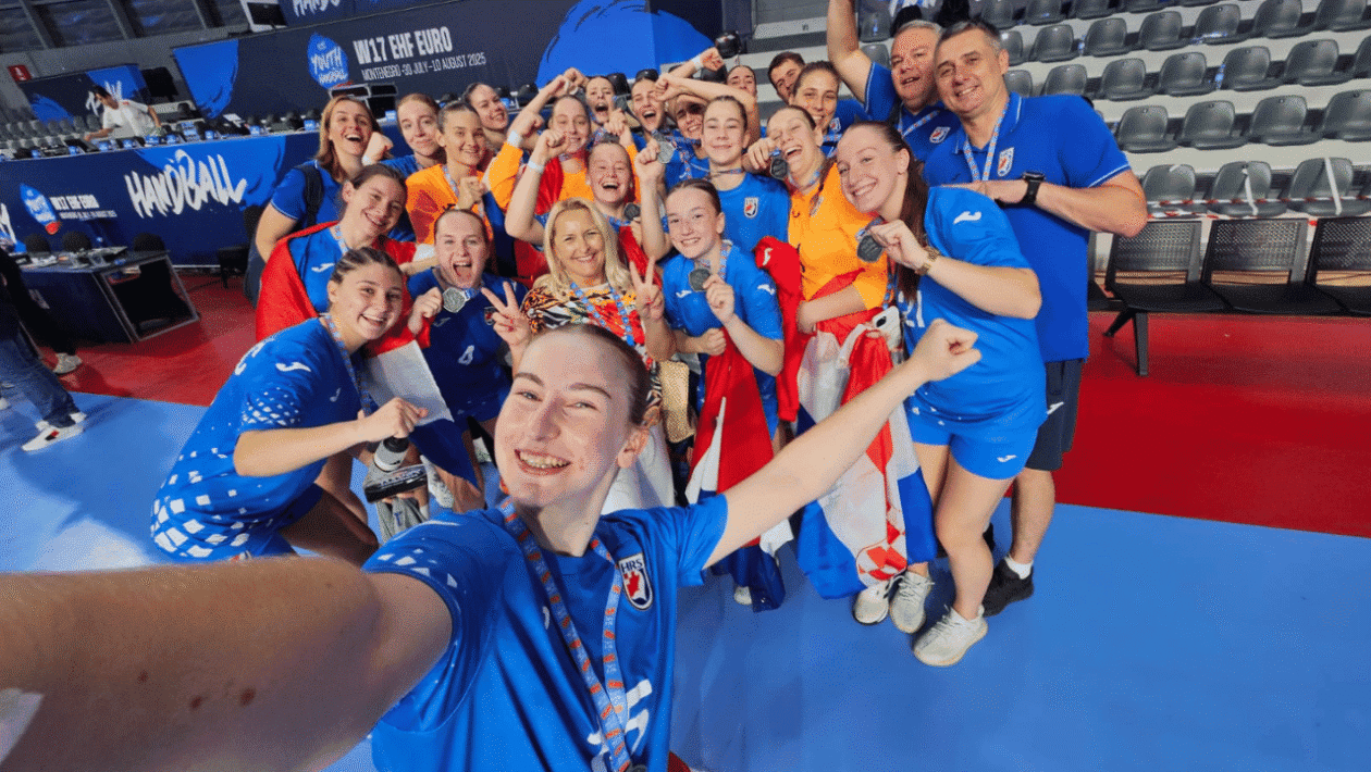 hrvatska ženska kadetska reprezentacija ostvarila je veličanstveni uspjeh na U17 Europskom prvenstvu u Crnoj Gori. Po prvi put u povijesti, jedna hrvatska ženska rukometna selekcija igrala je finale velikog natjecanja