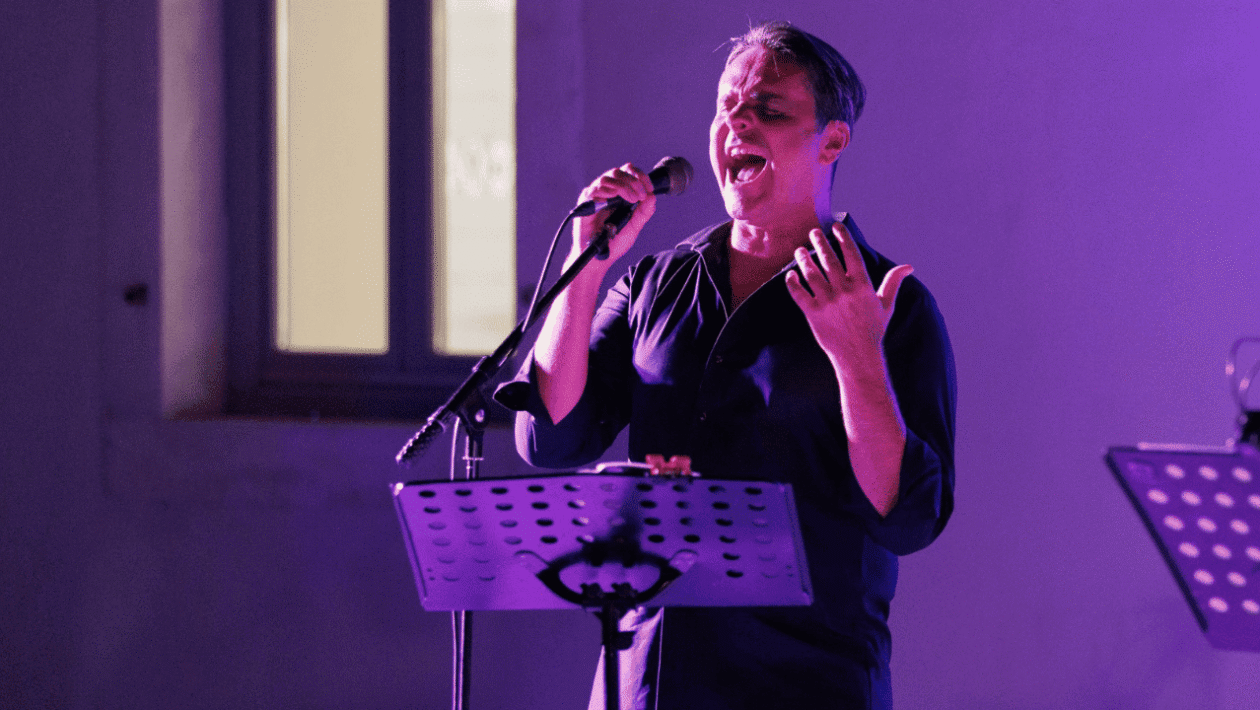 Đani Stipaničev nastupa na koncertu u Kožinu povodom Velike Gospe