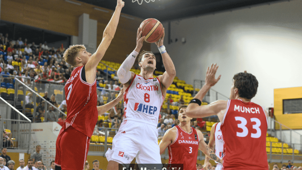 Hrvatska košarkaška reprezentacija slavi pobjedu nad Danskom u Opatiji