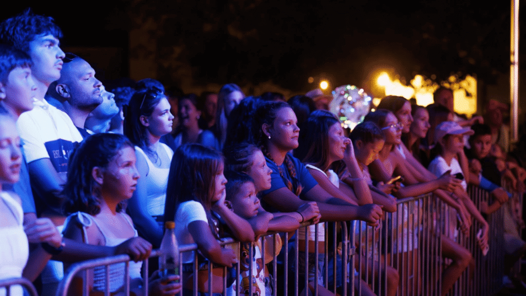 publika na koncertu grupe magazin u kukljici