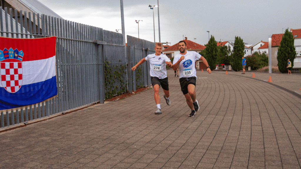 Pobjednici Kupa Oluje 2025 u Zadru, Jelena Čuka i Filip Tomas, primaju medalje