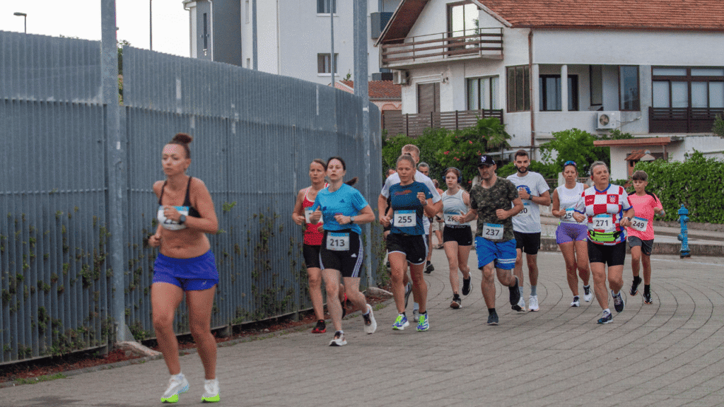 Pobjednici Kupa Oluje 2025 u Zadru, Jelena Čuka i Filip Tomas, primaju medalje