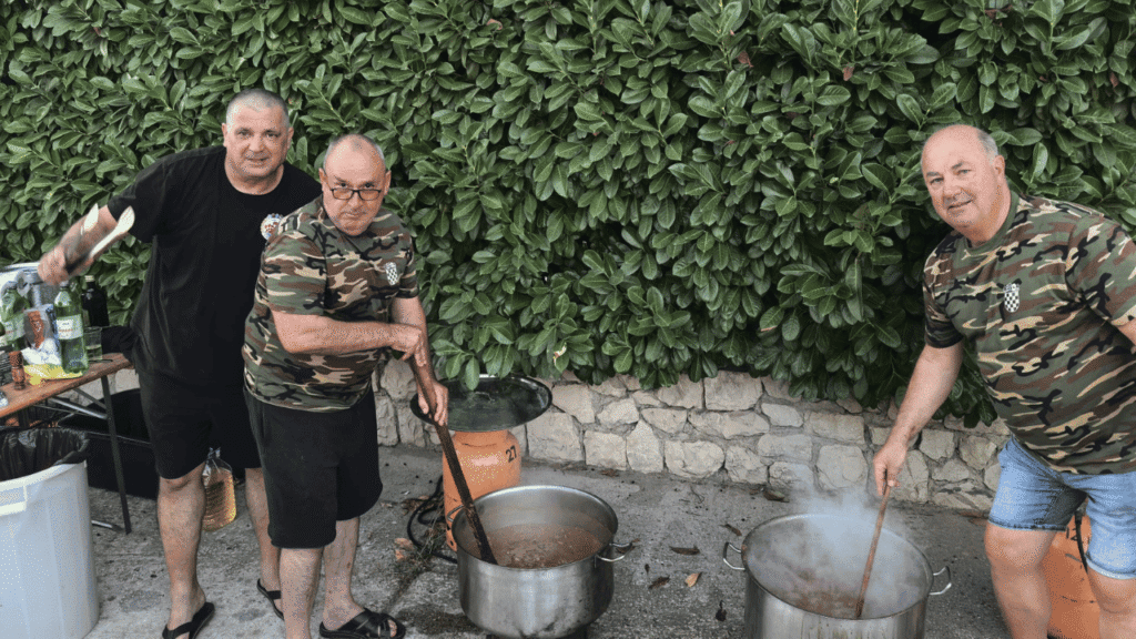 Proslava 30 godina Oluje na Plovaniji uz turnir u bućama i vatromet
