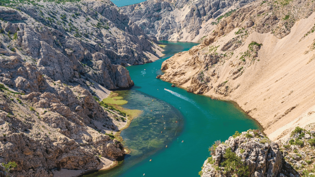 Sudionici Zrmanja Triple Challenge utrke u kajaku na rijeci Zrmanji