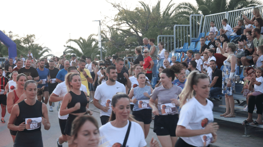 pobjednici Bibinje Summer Run 2025 na postolju s medaljama