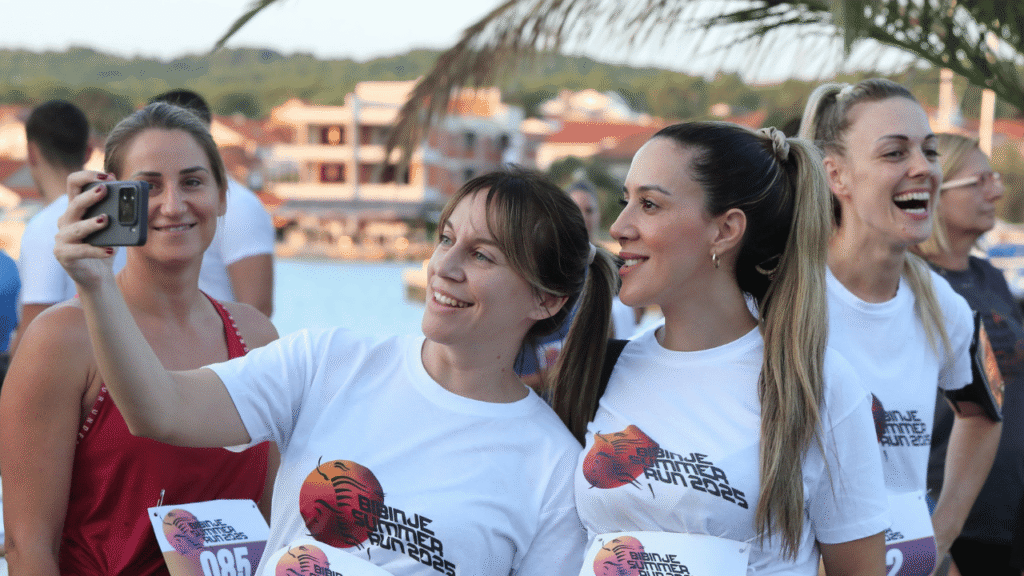 pobjednici Bibinje Summer Run 2025 na postolju s medaljama