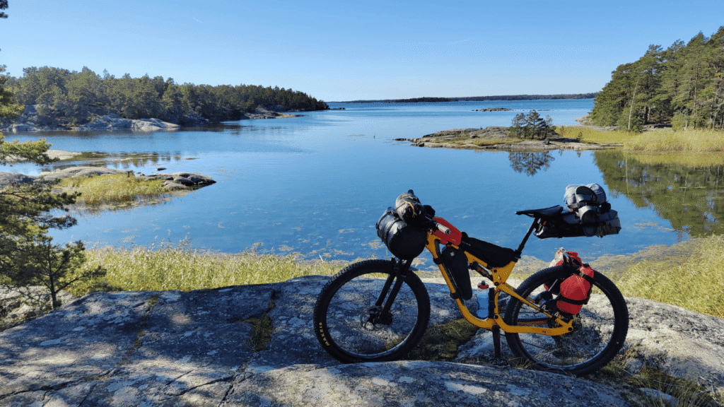 Biciklisti na Swedish Safari 300 ruti kroz švedske šume i jezera