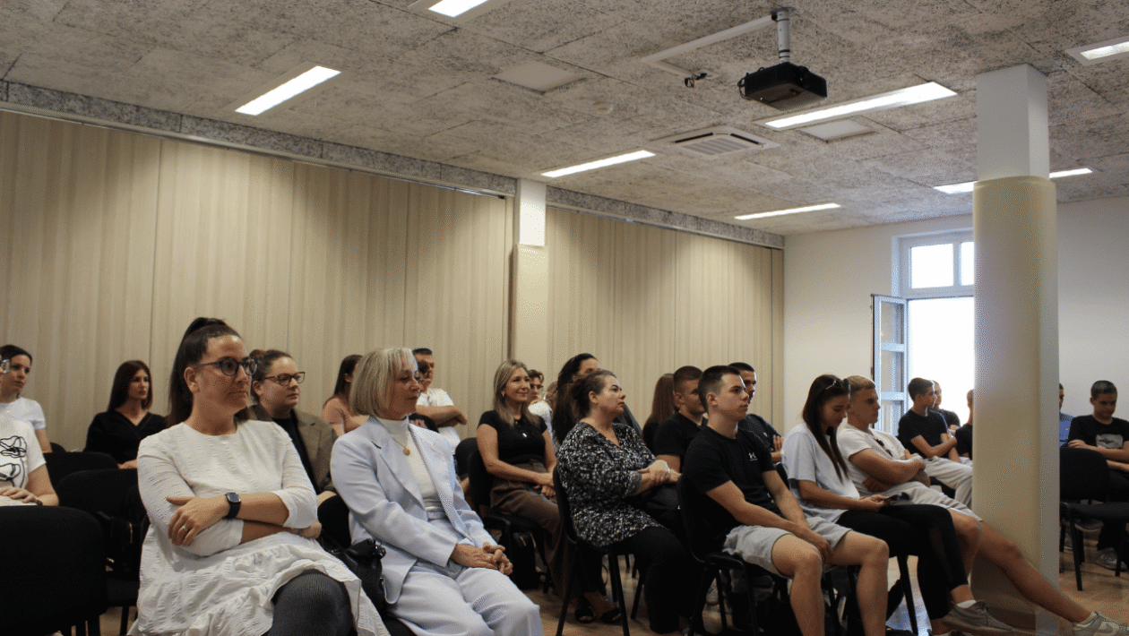 Sudionici ECOFOODCYCLE dijaloga u Centru za mlade Zadar raspravljaju o smanjenju otpada od hrane