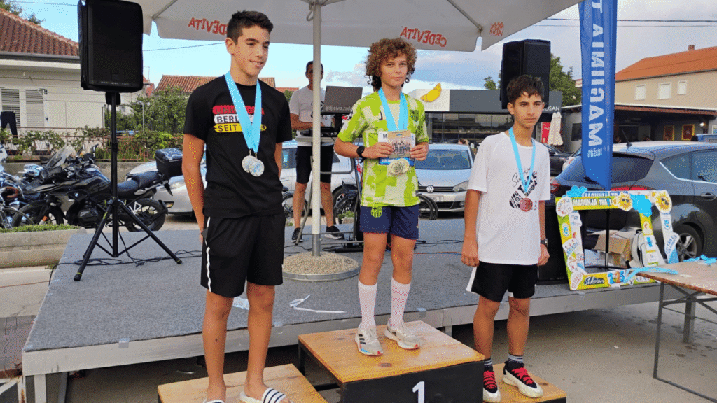 Trkači AK Alojzije Stepinac na Magunja trailu u Sukošanu