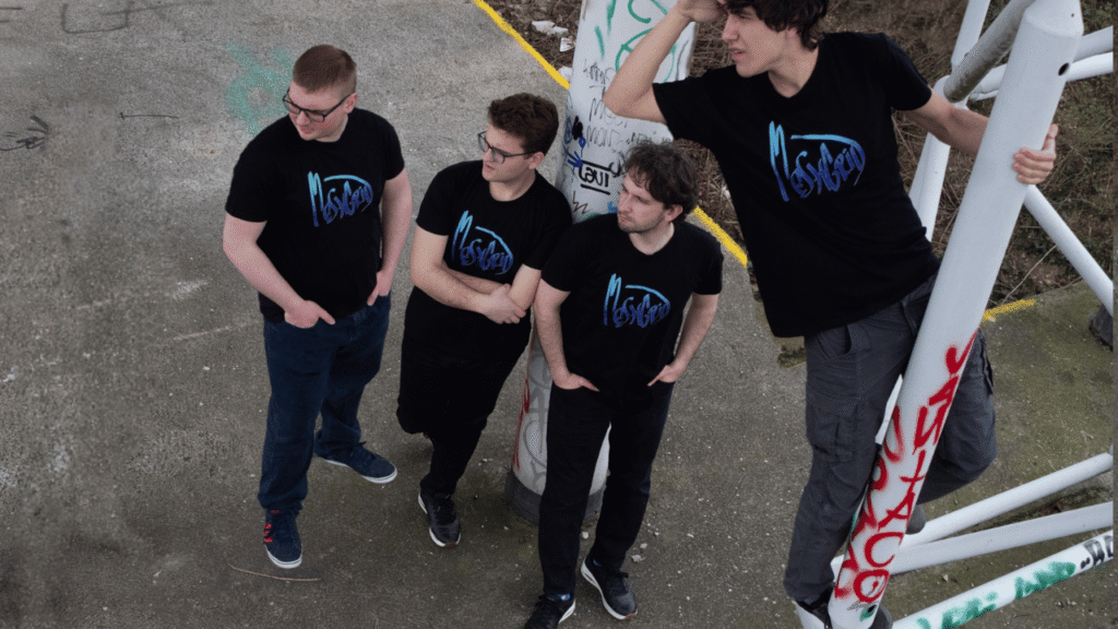 Meshgrid bend na pozornici tijekom promocije albuma Radiant