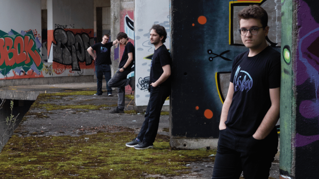 Meshgrid bend na pozornici tijekom promocije albuma Radiant