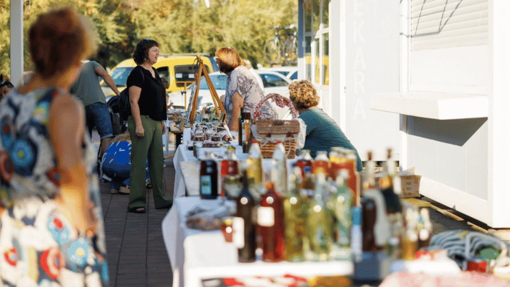 Posjetitelji na Olive Island Vibes 2025 u Kukljici kušaju otočne proizvode