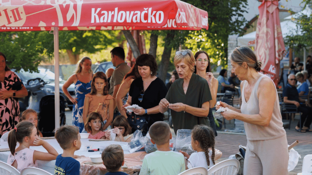 Posjetitelji na Olive Island Vibes 2025 u Kukljici kušaju otočne proizvode