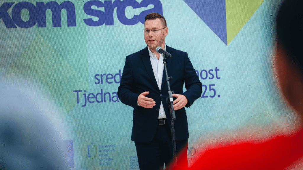 Učenici primaju nagrade Otisak srca u Providurovoj palači u Zadru tijekom Tjedna filantropije