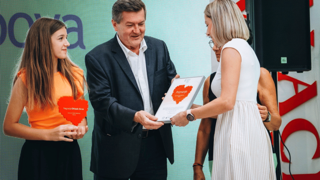 Učenici primaju nagrade Otisak srca u Providurovoj palači u Zadru tijekom Tjedna filantropije