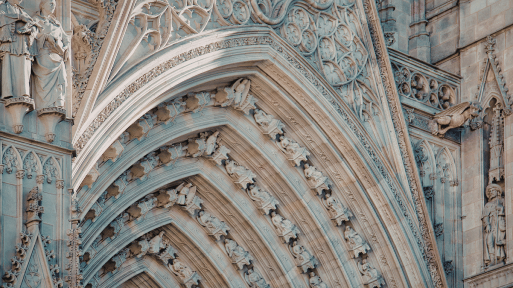 Arhitektura kao ogledalo društva – od gotike do moderne