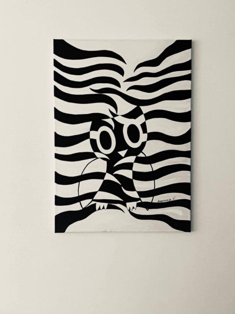 Slikarica Anamarija Ćurković ispred svojih šarenih slika