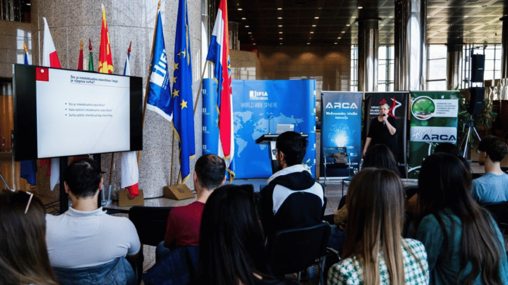 Posjetitelji na međunarodnoj izložbi inovacija ARCA 2025 u Zagrebu