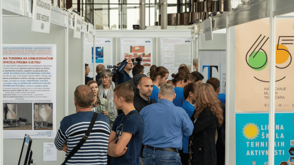 Posjetitelji na međunarodnoj izložbi inovacija ARCA 2025 u Zagrebu