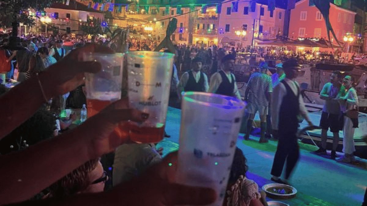 Višekratne čaše korištene na Dugom otoku tijekom ljeta za smanjenje otpada