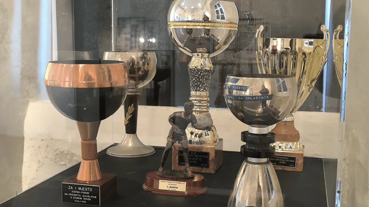 Izložba o povijesti stolnog tenisa u Zadru postavljena u Providurovoj palači