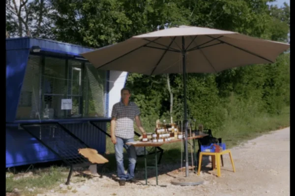 Scena iz dokumentarnog filma Medo u šparugama prikazanog na IDFA 2025