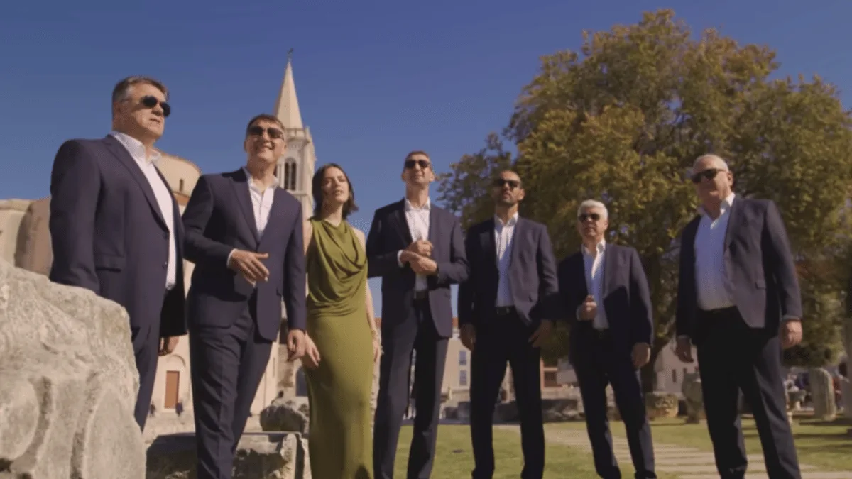 Mia Dimšić i Tomislav Bralić s klapom Intrade izvode pjesmu Nemoj noći brzo proći