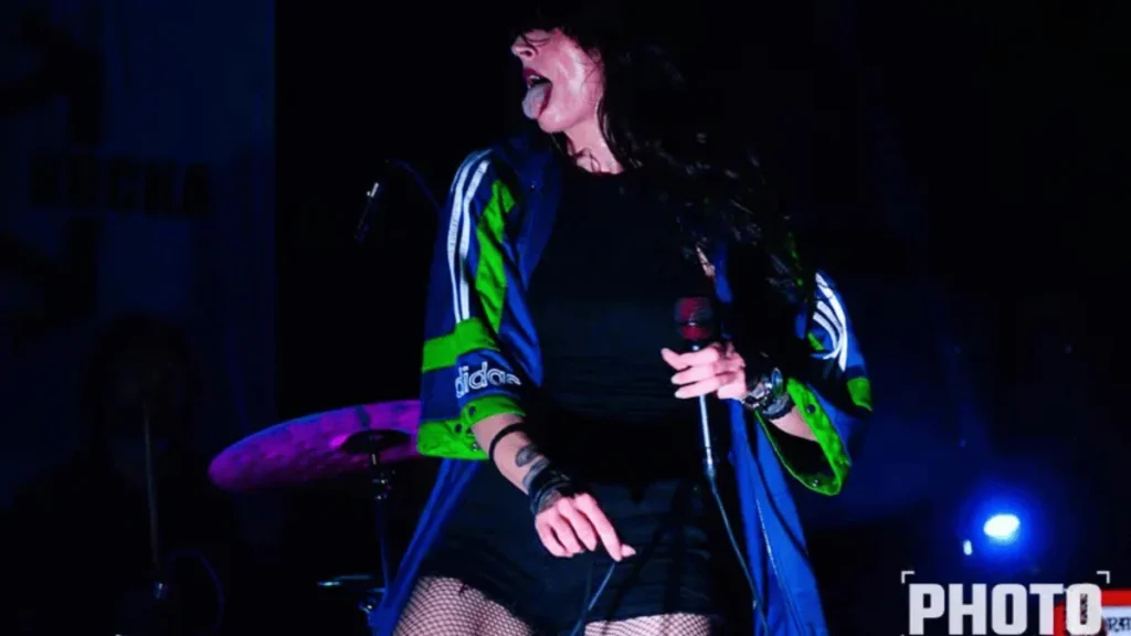 Nikola’s Cage bend izvodi pjesmu “Chopped Up Jesus” uz energične riffove i snažnu poruku