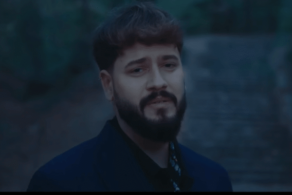 Petar Brkljačić u glazbenom spotu za pjesmu “Izgubljeni” snimljenom u suradnji s Bebom Balašević