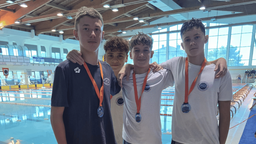 Plivači PK Jadere s osvojenim medaljama na natjecanjima u Rijeci i Šibeniku