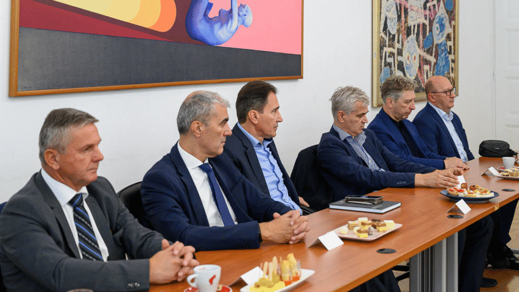 Sudionici Energetskog foruma HGK raspravljaju o izazovima u provedbi zakona u energetskom sektoru