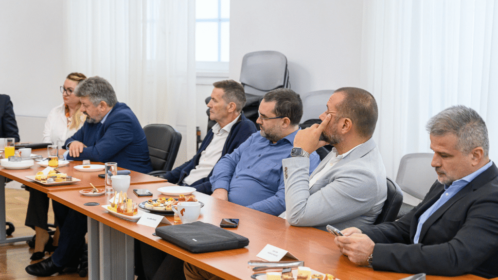 Sudionici Energetskog foruma HGK raspravljaju o izazovima u provedbi zakona u energetskom sektoru