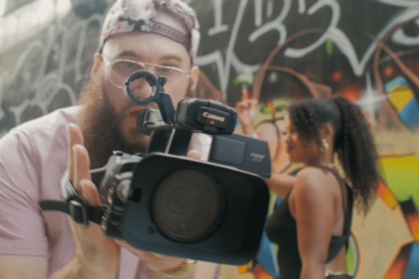 Valid zatvara album Peach Brandy videom za pjesmu This Day u režiji Big Nema