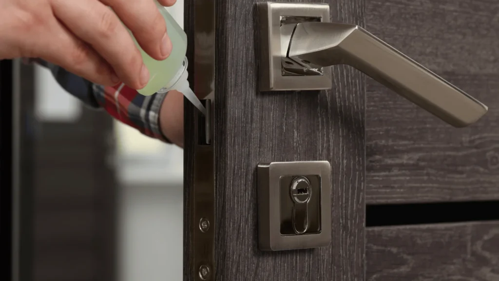 Brzo rješenje za škripava vrata – što koristiti