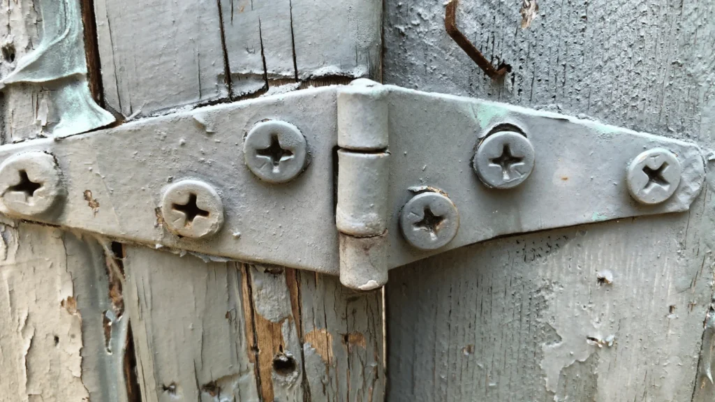 Brzo rješenje za škripava vrata – što koristiti