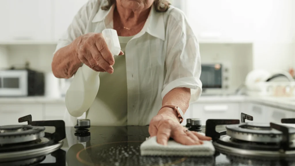 Jednostavan način za uklanjanje masnih mrlja iz kuhinje
