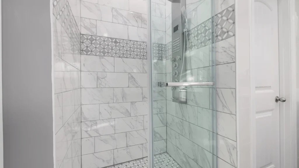 Kako ukloniti kamenac s tuš ručice bez agresivnih kemikalija